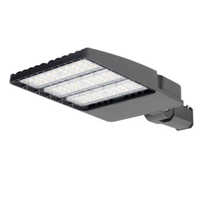 China Led Shoe Box Parking Lot Light New Product 5 Years Warranty IP65 IK10 140LM/W-170LM/W Waterproof Shoe Box 100W 150 Watt 200W 300W LED Parking Lot Light zu verkaufen