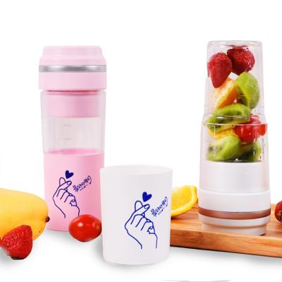 China 2021 Beauty Home Fruit Blender Small Mini Usb Rechargeable Hand Juicer Portable Blender for sale