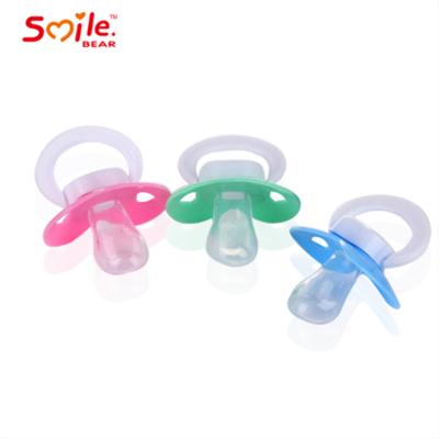 China Soft Toy Smilebear 100% Eco-friendly Silicone Pacifier Holder Baby Pacifier Holders for sale