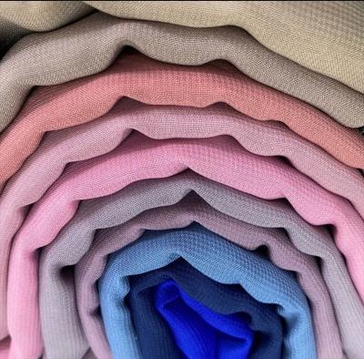 China Newest 2022 Polyester Women Solid Color Single Scarf Malysia Chiffion Wave Wraps Hijabs 40Colors 10pcs/lot Scarf Shawls for sale