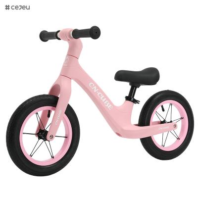 中国 Early Learning Interactive Push Bicycle with Steady Balancing and Footrest 販売のため