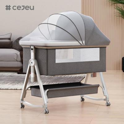 Cina Detachable baby bassinet bedside crib with mosquito net and mattress, Crib Adjustable height, newborn baby must have bed in vendita