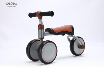 Cina 550*200*380mm un piede di 3 ruote per pavimentare giro sull'automobile per i bambini di 2 anni 2.6kg in vendita