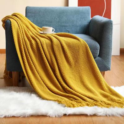 China PORTABLE hot sale in autumn and winter polyester fleece fabric blanket warm blanket for home for sale