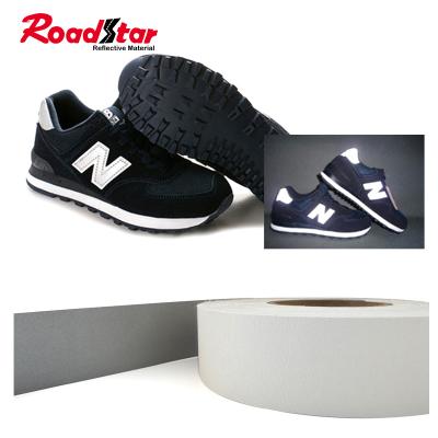 China Abrasion-resistant Silver Shoe Materials Reflective Leatherette for sale