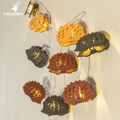 China Newish selling well  wooden autumn style(leaves/Squirrel/Hedgehog/cone) led light seasonal decoration light for sale