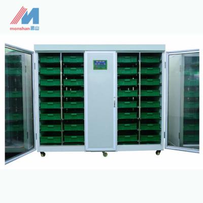 Chine 32pcs plateaux 50KG par machine hydroponique d'herbe de vache à moutons de système de germination de fourrage de jour à vendre