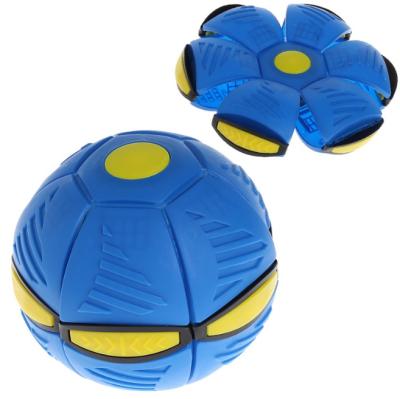 China 2022 Most Popular Brand UFO Ball Deformation Flying Saucer Magic Toy 2022 Soccer Throw Flat Ball Flying Outdoor Toy for sale