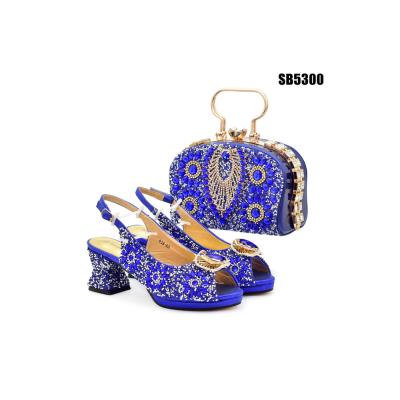 China Precio mayorista azul real zapatos y bolsos italianos para mujeres bolsos para bodas / fiestas zapatos negros para dama en venta