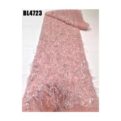 China Populäre rote 3D-Feder Spitze Tulle Netze Pailletten Spitze Kleid Französisch Stoff Hochzeit afrikanische Spitze Stoff Dubai Kleidung für die Party zu verkaufen