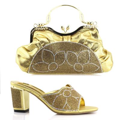 China Modische italienische Schuhe mit passenden Taschen Set für Hochzeit Afrikanische Schuhe und Taschen Sets in Gold Farbe Schuhe mit passender Kupplung Tasche zu verkaufen