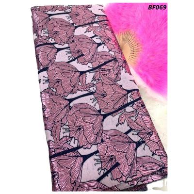 China Popular flor de buena calidad brocado encaje jacquard encaje africano para la boda ropa de mujeres nigerianas vestido de dama francesa en venta