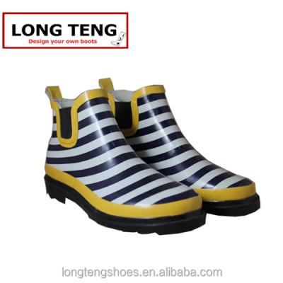 China LONGTENG 2021 most popular waterproof short fashion rubber rain boots for young man for sale