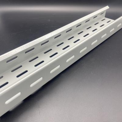 中国 100x100x2400mm Customized Powder Coated Cable Tray 販売のため