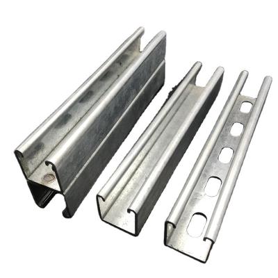 China Metal Steel C Profile Slotted Plain Unistrut Strut Channel zu verkaufen