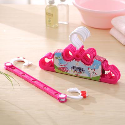 China Baby Modern Design Cartoon Kids Cloth Hanger Plastic Plastic Clothes Hanger for sale