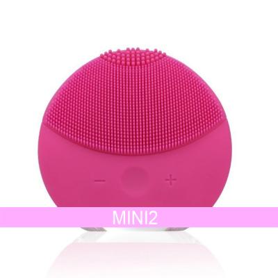 China Anti-Puffiness Mini Portable Facial Cleanser Silicon Face Remover Brush Face Cleansing Brush for sale