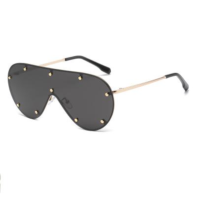 China Fashion Sunglasses 2022 New Big Frame Women Sunglasses Shape Men's Rice Nail Windproof Sunglasses for sale