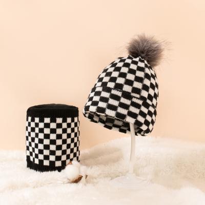 China Custom Made Winter Women Plaid Beanie Disenadores Bobble Beanie Hat and Scarf COMMON for sale