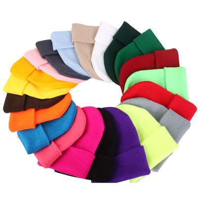 China COMMON Winter Plain Dyed Beanie Hat Custom 100% Acrylic Warm Knitted Beanie Custom Logo for sale