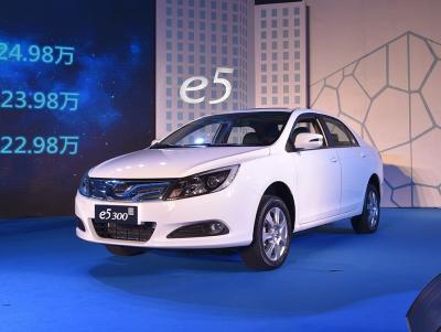 Cina E5 elettrico BYD Chinese Car Small EV High Performance 400 Mile Range in vendita