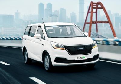 Chine Petite voiture entièrement électrique MPV Changan Auchan Kochan 400KM 5 portes 7 places à vendre