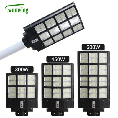 China Low Price Waterproof 600W Outdoor Integrated SOLAR POWERED Street Light for Road/Street/Yard/Outdoor Road Maker for sale