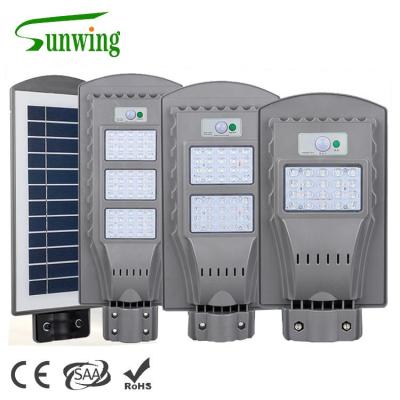 China Garden PIR Detect Sensor All In One Solar Street Light Auto Switch With Remote Control Light for sale