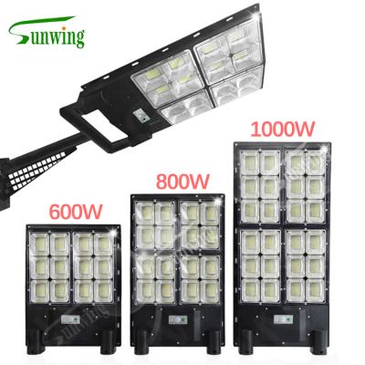 China Road Lighting 1000W LED Street Lights 40AH 1000w Solar Battery Powered Outdoor Solar Street Light for sale