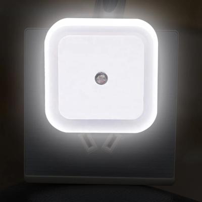 China LED Room Night Light Lamp with Auto Dusk to Dawn Sensor Night Light EU/US Plug for sale