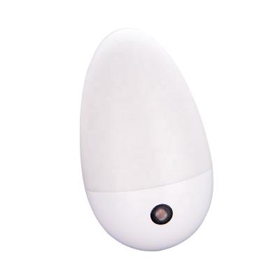 China LED Room Night Light Lamp with Auto Dusk to Dawn Sensor Night Light EU/US Plug for sale