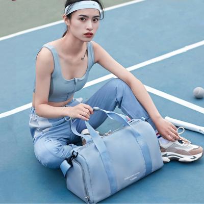 China Fashionable lightweight wieght lady gym bag with shoe compartment duffle travel bags for women for sale