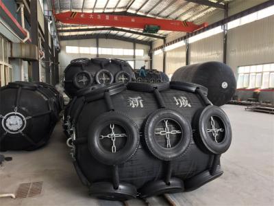 Chine Fender pneumatique flottant résistant aux températures extrêmes à vendre