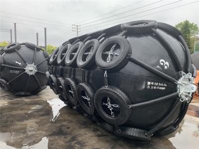 Chine 0.5-4.5m Diamètre Yokohama Marine Fender en noir pour les besoins de la marine personnalisés à vendre