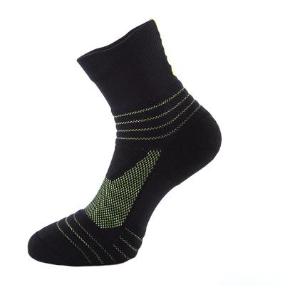 China Breathable Unterwäsche-und Socken-gemütliche Mannschafts-Socken mit Chinlon-Material zu verkaufen