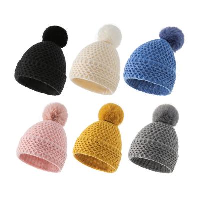 Cina L'acrilico unisex di multi colore tricotta l'OEM di Pom Pom Hat per l'inverno in vendita