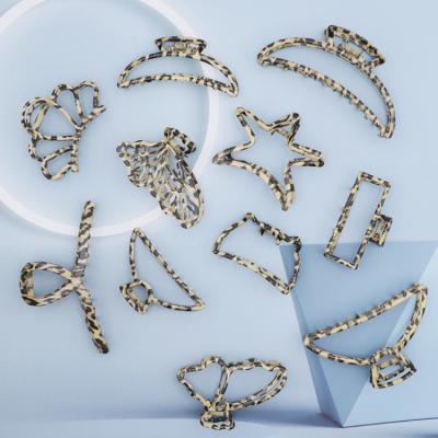 China Retro Hairpin Popular Women Leopard Print Shark Print Women Metal Claw Clip Hair Accessories for sale