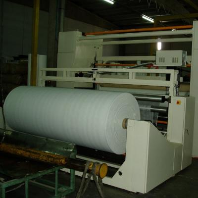 China Garment Shops 1600mm High Speed ​​Non Woven Fabric Slitting Machine for sale