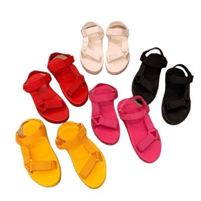 China 2021 New Design Summer Hot Selling Ladies Slippers Sports Slippers Hot Women's Durable Outdoor Sandals for sale