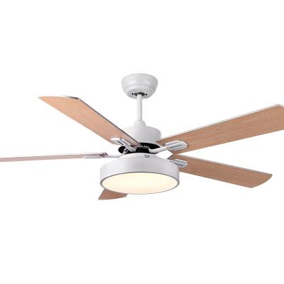 China Ac dc 110V 220V 52 48 42 inch with light with remote control modern living room fan Ceiling fan wood en venta