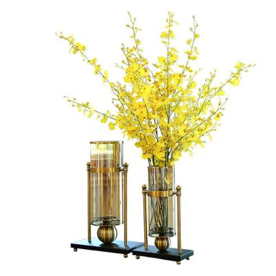 China Modern Home Decorative Gold Metal Frame Table Top Glass Flower Vase for sale