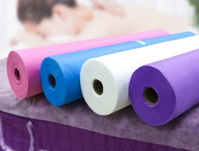 China Sábanas desechables Rollo de almohadillas Pp no tejidas para examen Spa Masaje de viaje color personalizado y tamaño en venta