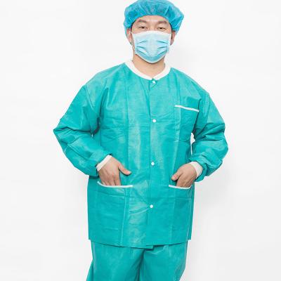 China Trajes de limpieza con manga enrollada para el hospital Trajes y uniformes médicos versátiles y funcionales en venta