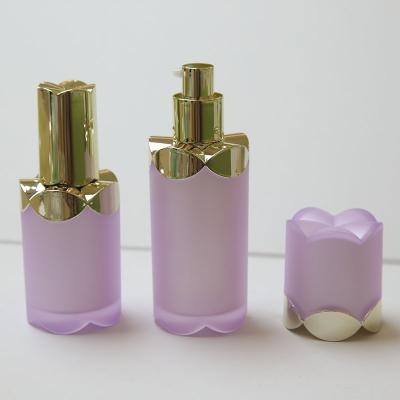 China 2021 New Design 30ml 50ml 100ml Flower Shape Cosmetic Cap With Light Purple Green Lotion Bottle And Cream Jar Set Customized Color for sale