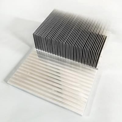 China Disipador de calor a prueba de herrumbre industrial del laser, protuberancia de aluminio de anodización del disipador de calor en venta