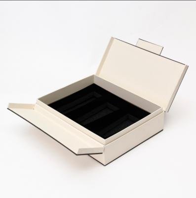 China 100% Eco-friendly Customs Printed White Color Magnetic Folding Kraft Paper Gift Packaging Box for sale