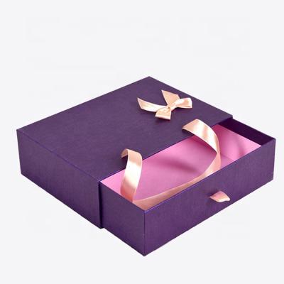 China Manufacturer Super Delicate Wedding Dress Packaging Gift Box Recyclable for sale