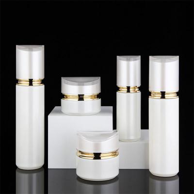 China Skincare die de Luxe van 30g 50g 100ml om de Vierkante van de het Flessenglaspomp van het Room Kosmetische Glas Fles van de Lotionskincare verpakt Te koop