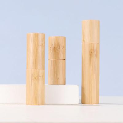 Chine les bouteilles d'essence de 10 ml parfument le petit pain en bambou essentiel de rouleau de l'espace libre 10ml d'huile de corps sur la bouteille en verre avec le couvercle de boule en métal pour des huiles à vendre