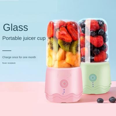 China Mini Usb 4 Blade Car Light Squeezer Blender Rechargeable Juice Blender Portable Blende for sale